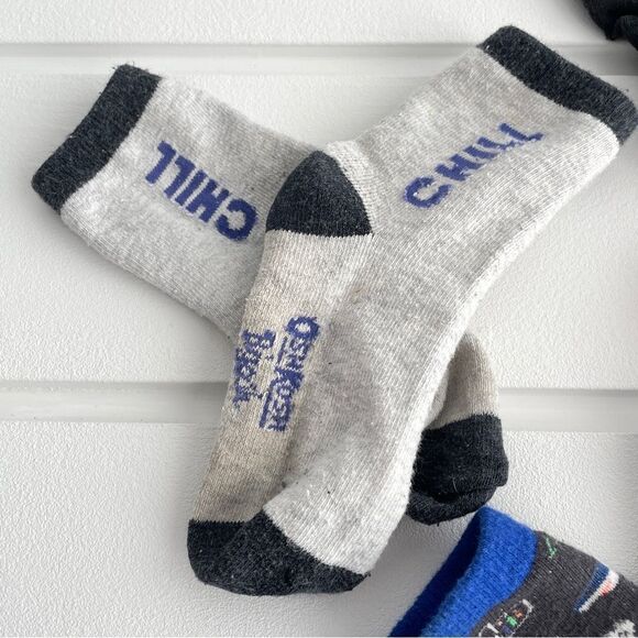 OshKosh B’Gosh Lot of 4 Pairs of Toddlers Socks - Picture 2 of 5